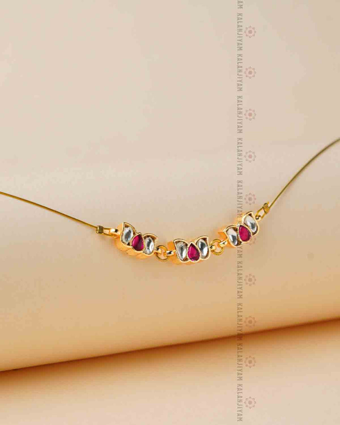 Lotus Chocker - Mini