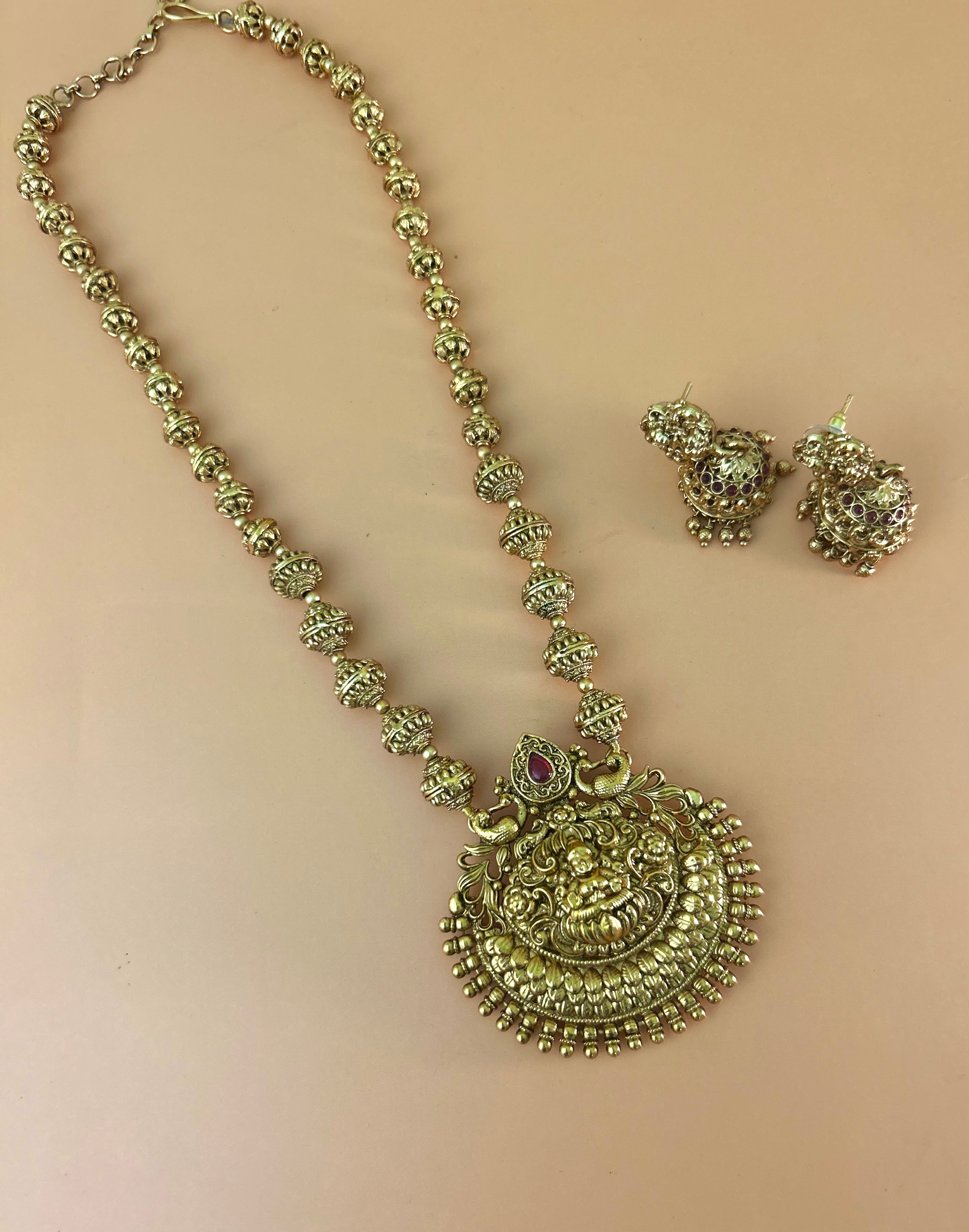 Nagas Beaded Neckpiece Set