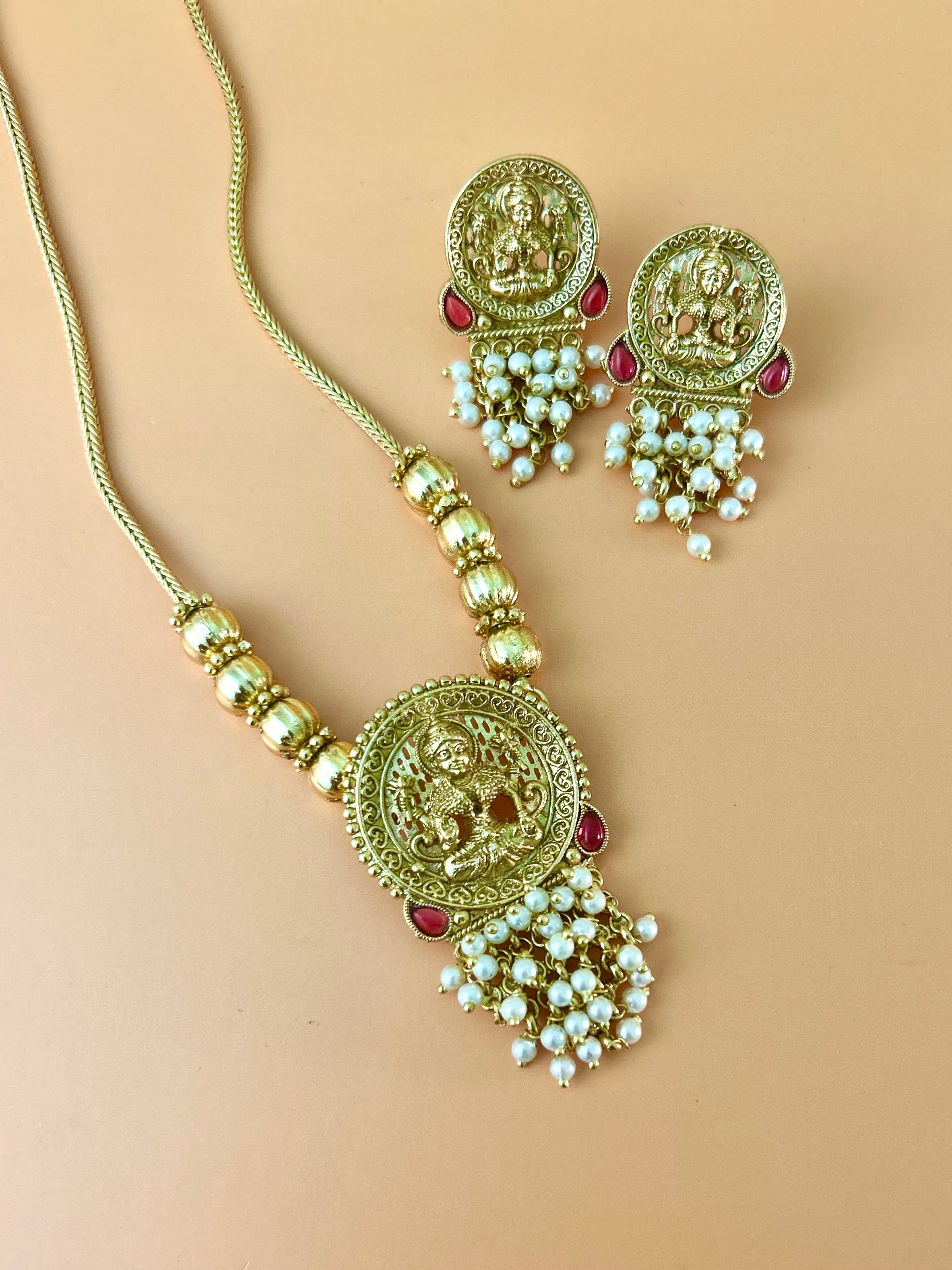 Lakshmi Pearl Neckpiece Set