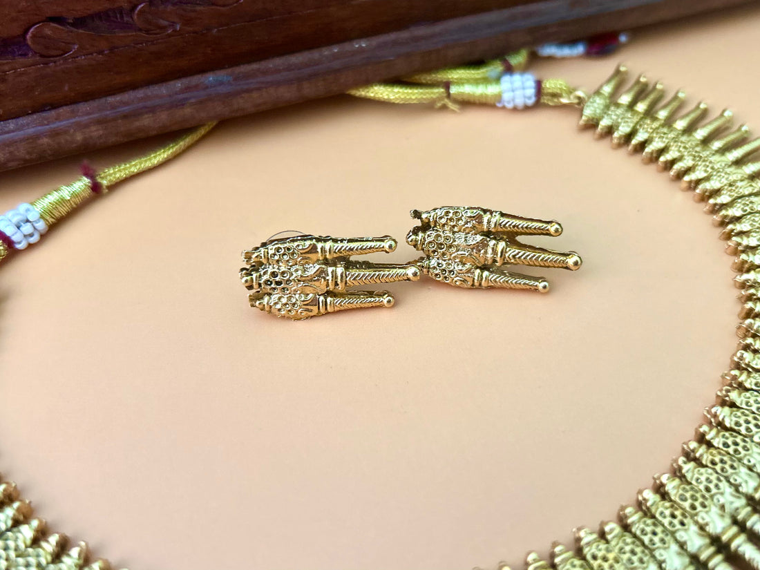 Spike Neckpiece Set