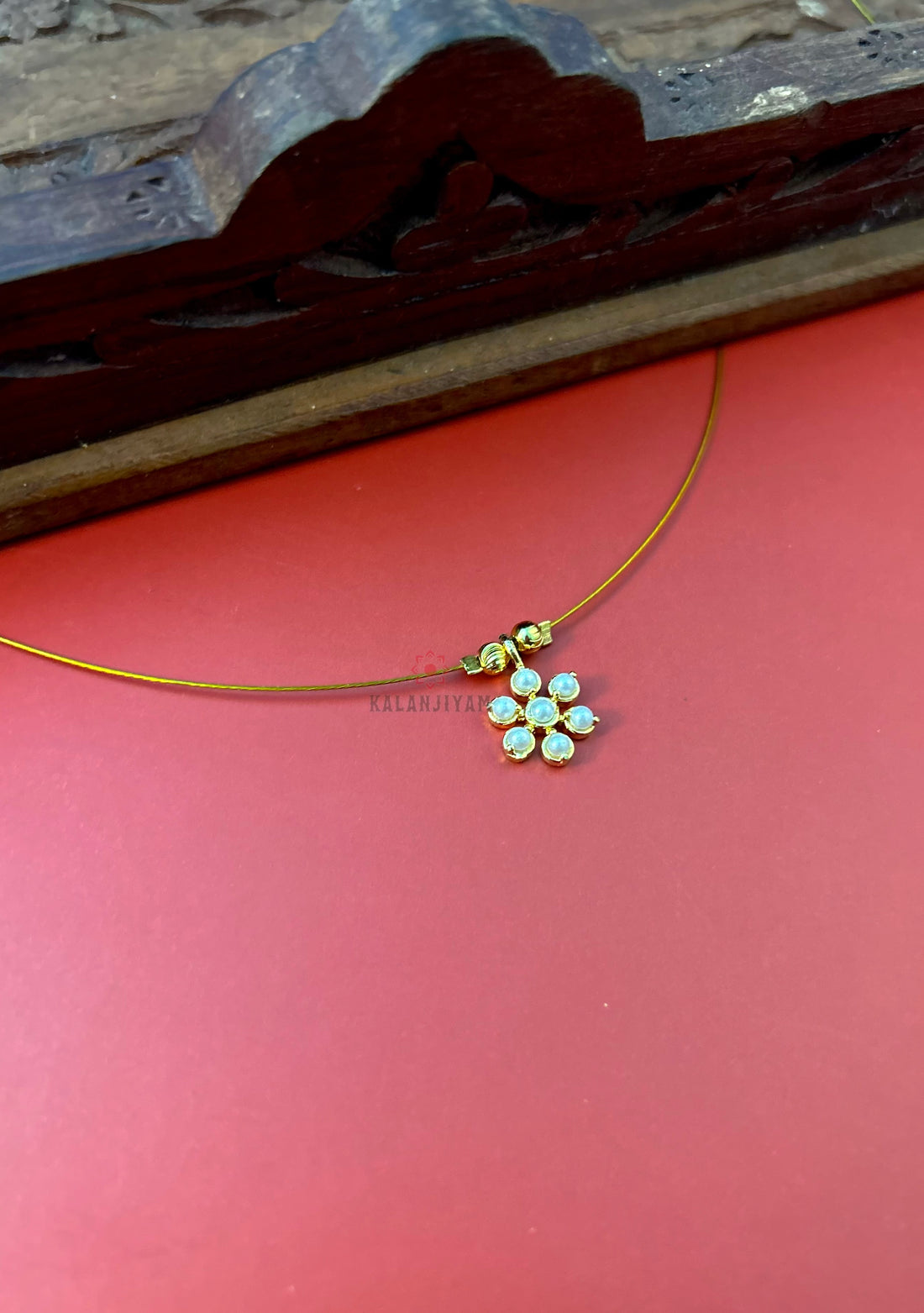 Single Floral Neckpiece