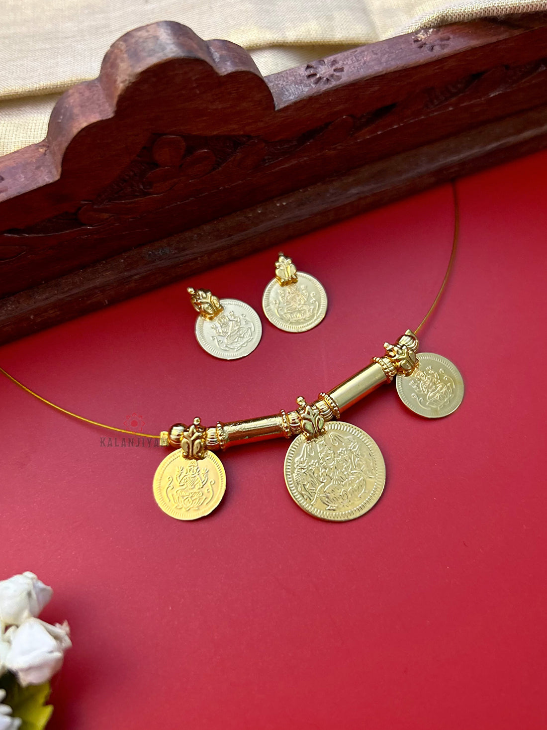 Pipe Coin Neckpiece Set