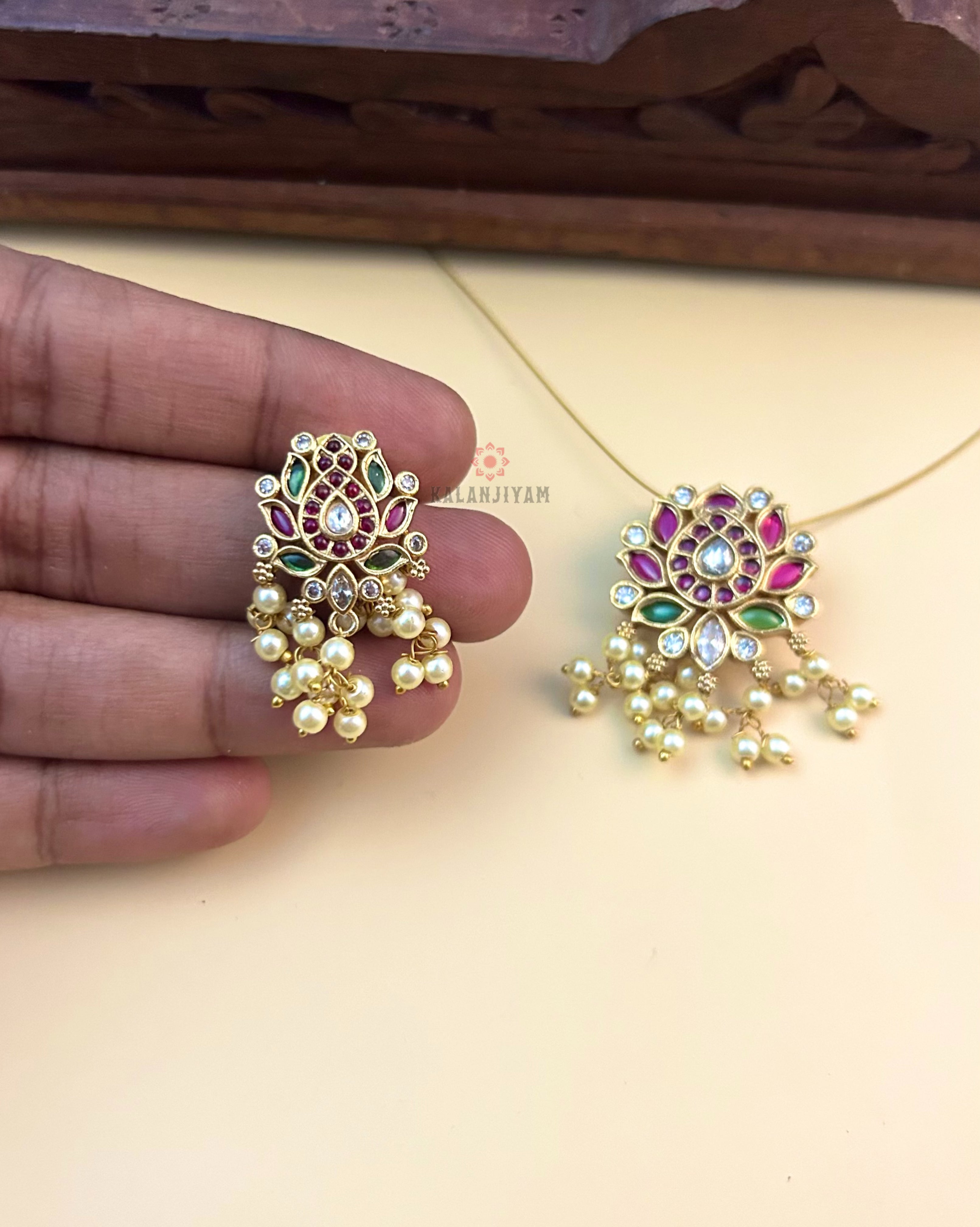 Kemp Lotus Neckpiece Set