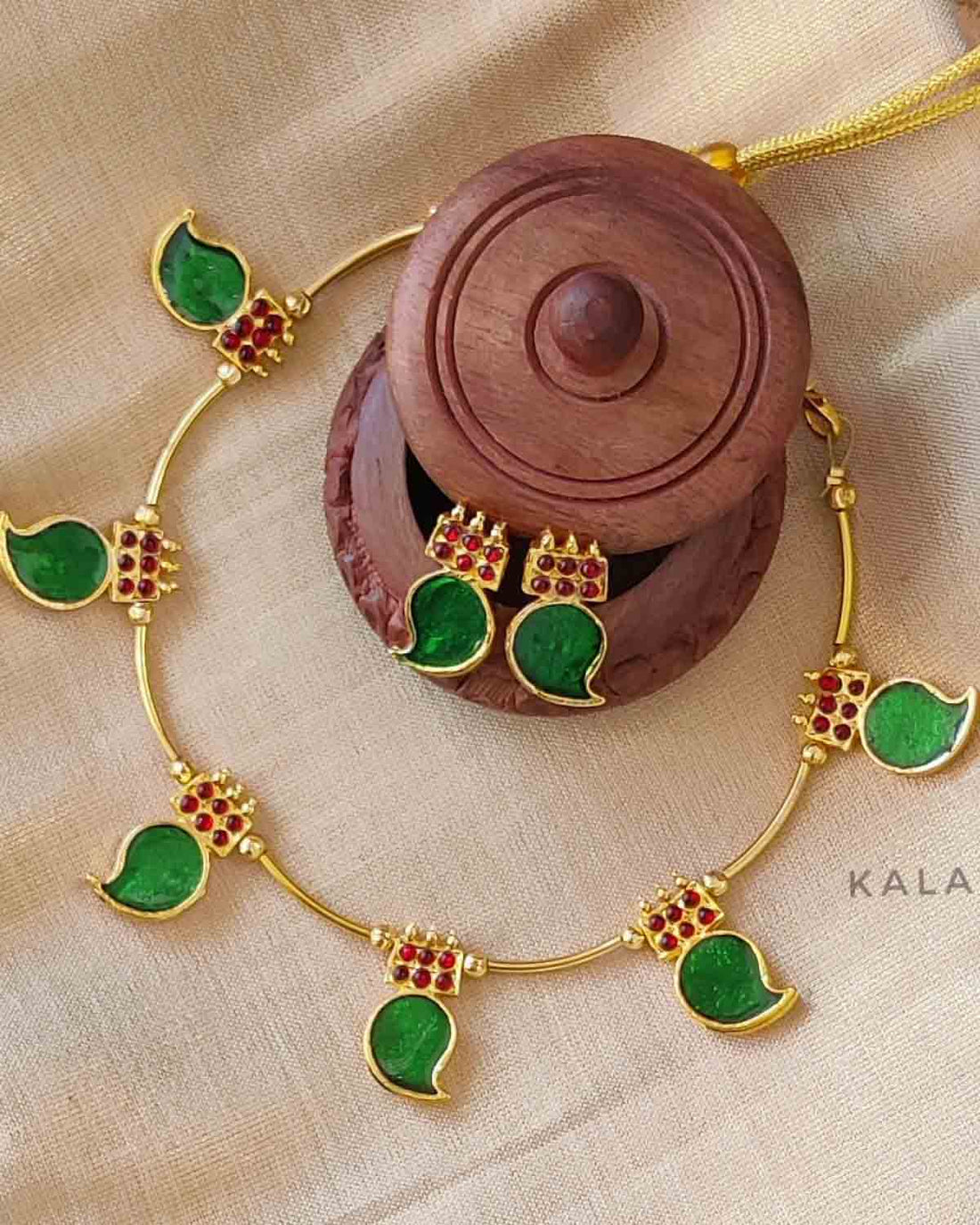Palakka With Pipe Neckpiece Set