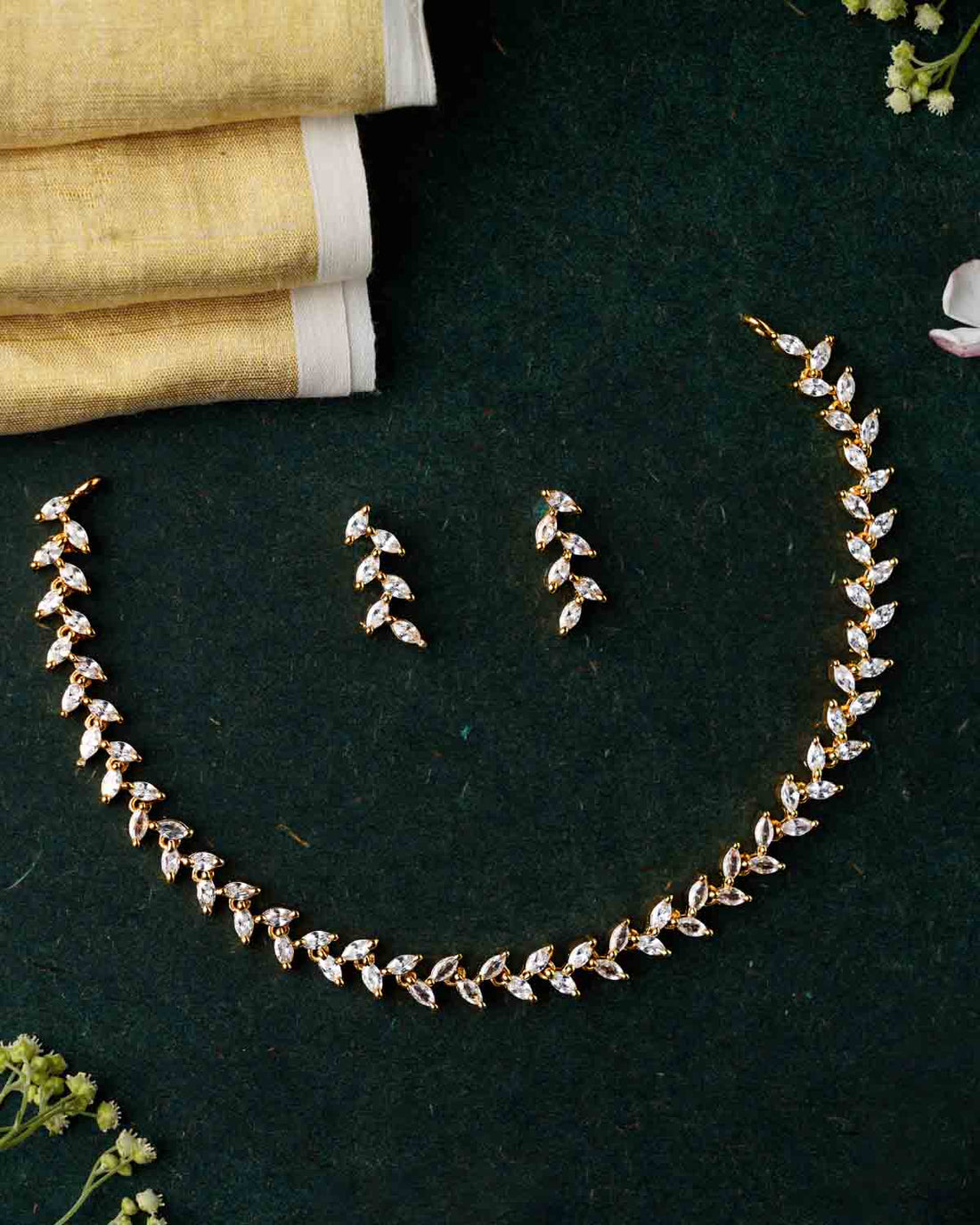 Leaf Ad Neckpiece Set