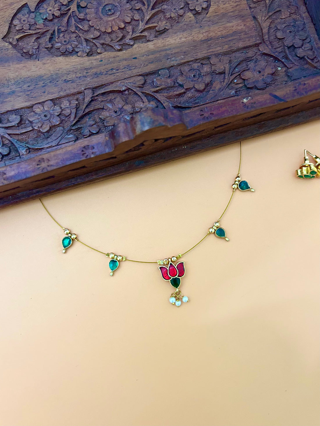 Red Green Lotus Neckpiece Set