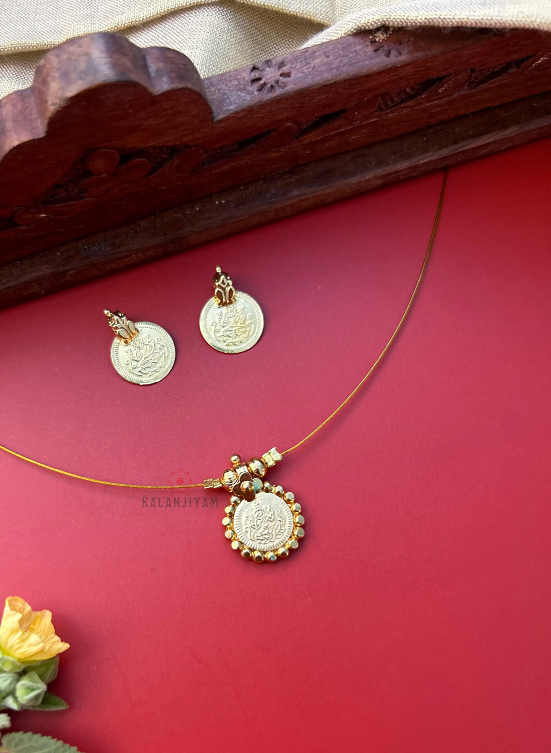 Single Impon Stone Coin Neckpiece Set