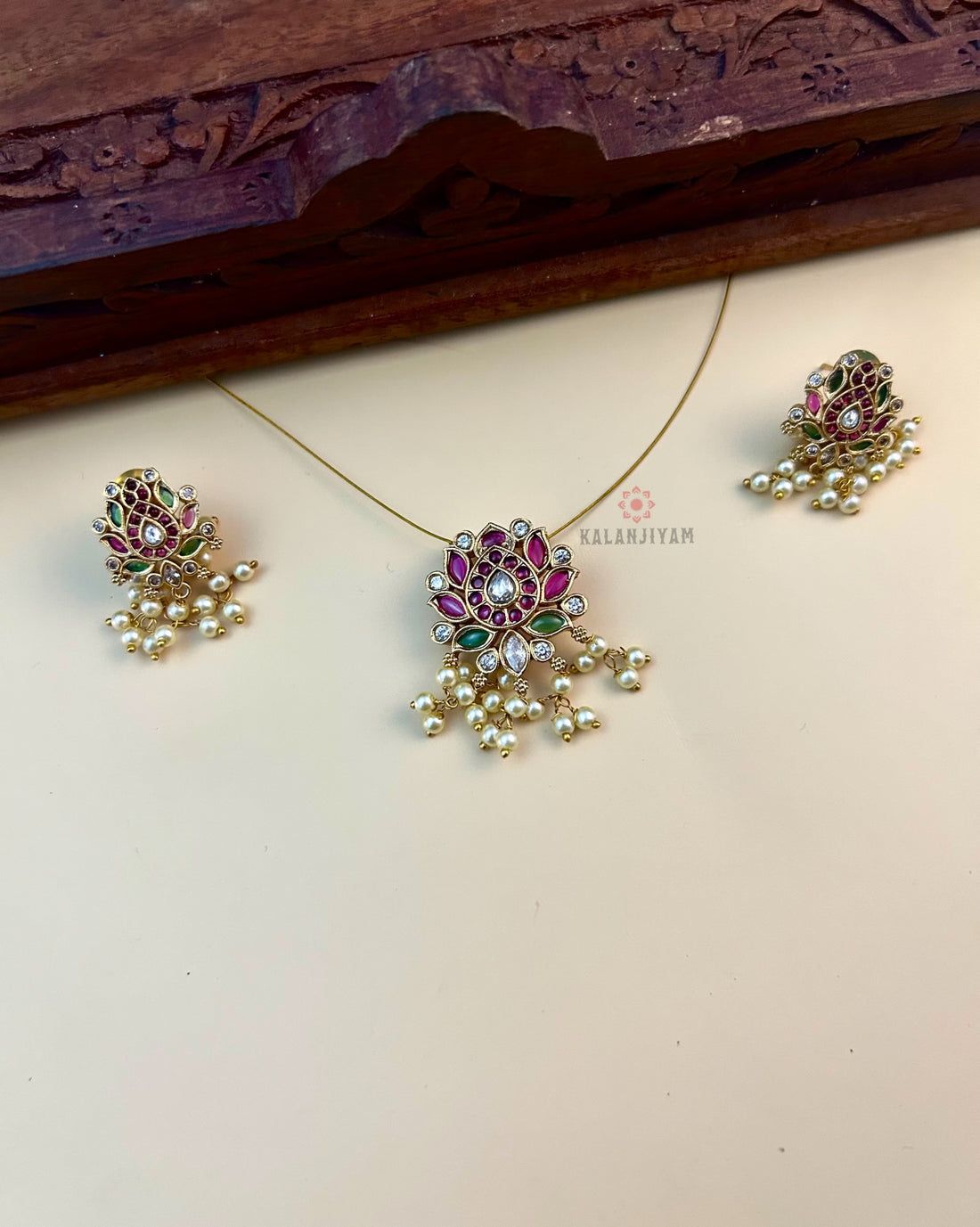Kemp Lotus Neckpiece Set