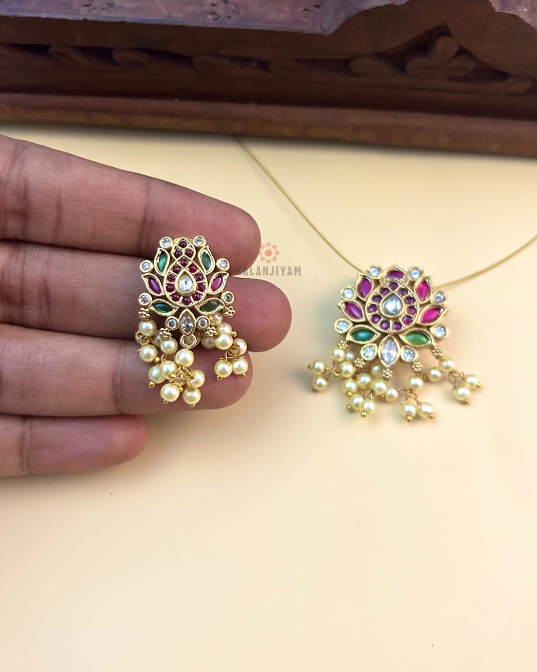 Kemp Lotus Neckpiece Set